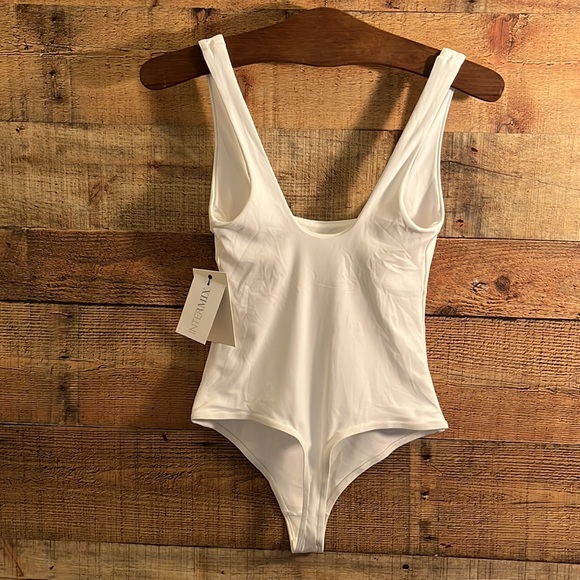 NWT Alix NYC Mott Bodysuit S/L Tank White. Tag shows S/L but probably One Size. - Picture 2 of 6